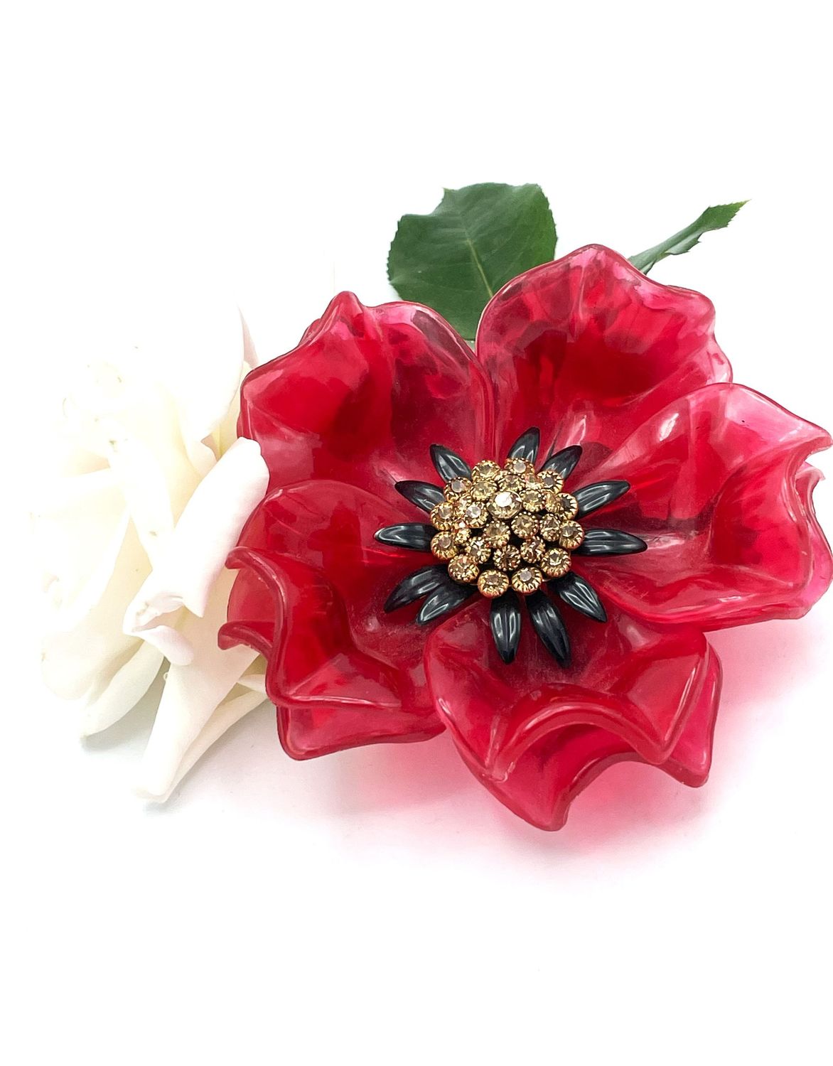 Vintage Celulloid Brosche, doppelte rote Blüte, 1970ger Jahre USA