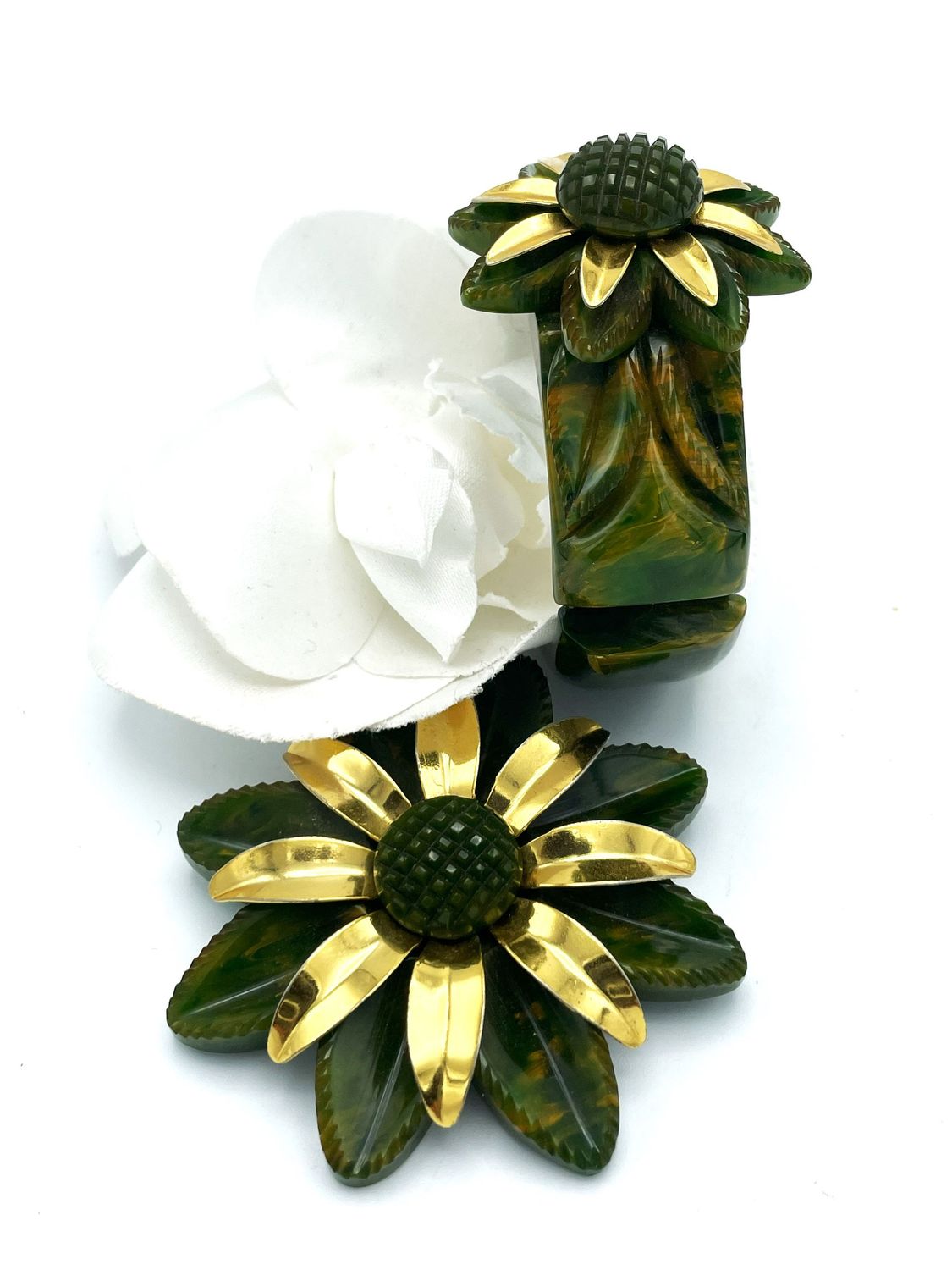 Grünes Bakelite Set, Armspange und passende Brosche, 1940/50ger Jahre USA