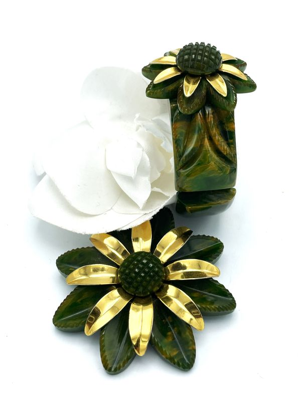 Grünes Bakelite Set, Armspange und passende Brosche, 1940/50ger Jahre USA