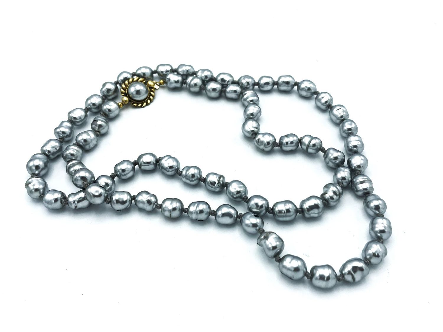 Vintage CHANEL Sautoir/lange Perlenkette, silbergraue Barockperlen, signiert 1981