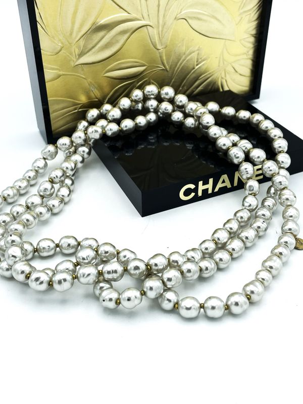 Vintage CHANEL SAUTOIR/ NECKLACE 1,60 cm lang, Barock Perlen, signiert 1981