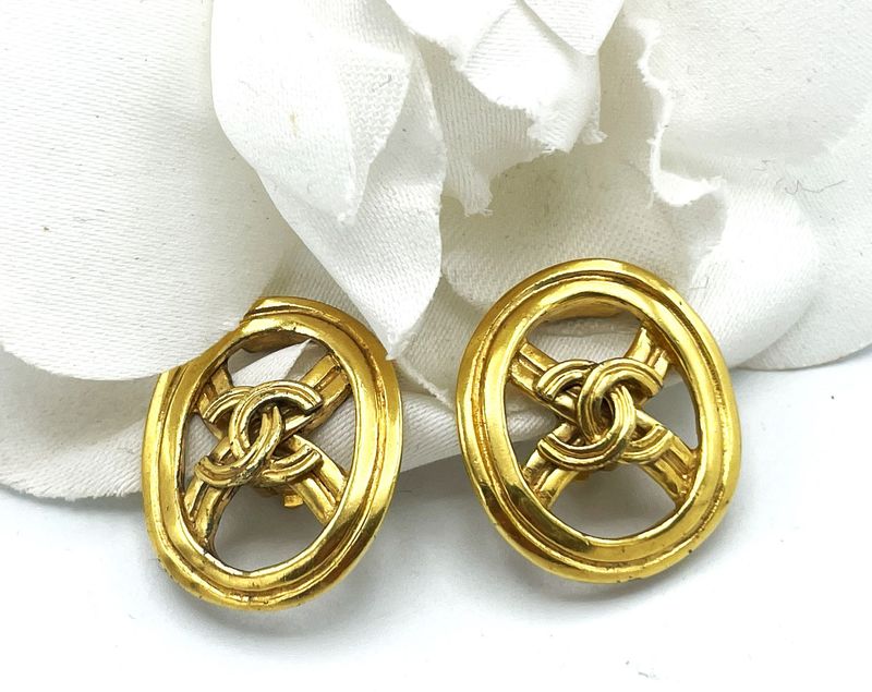 Vintage CHANEL Ohrclip mit CC Logo, openwork, vergoldet signiert  1996 P