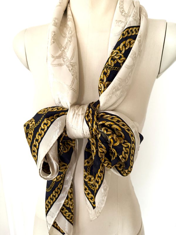 großes SEIDENTUCH 140 x 140 cm, mit 16 cm breiter Bordüre