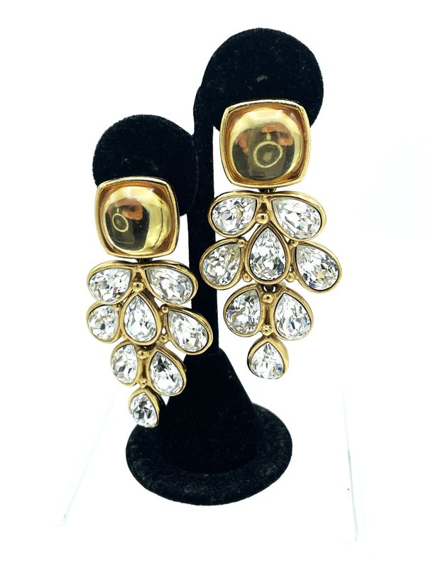 Ohrclip von Robert Goossens Paris, um 2000, bewegliche Strass Steine und gelber Resin,
