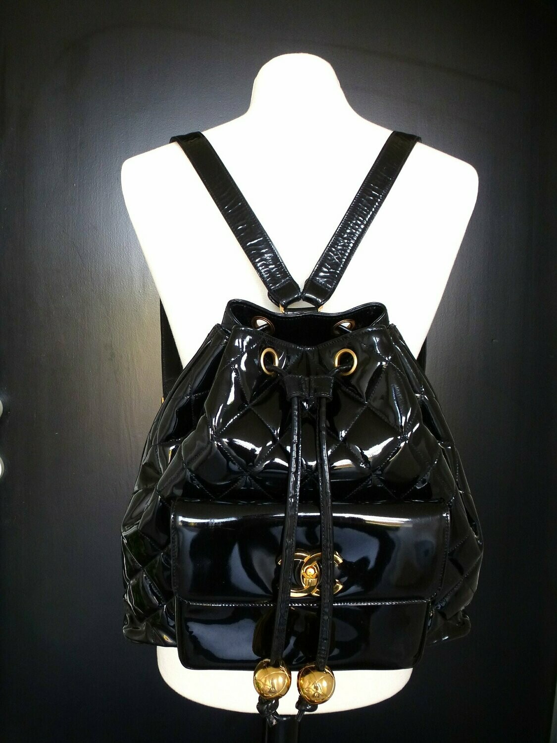 CHANEL Rucksack aus den 1990er Jahren, PVC in schwarz, Innenfutter Lader CHANEL Rucksack aus den 1990er Jahren, PVC in schwarz, Innenfutter Lader