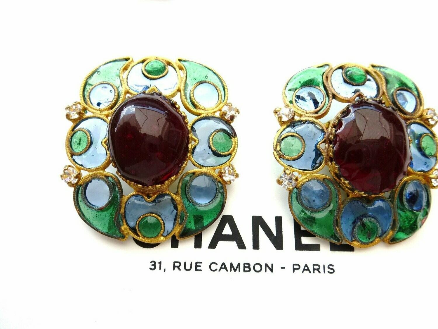 VERY VINTAGE CHANEL Ohrclip 1950er Jahre VERY VINTAGE CHANEL Ohrclip 1950er Jahre