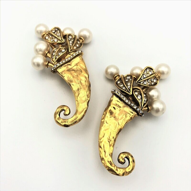 VINTAGE CHANEL Perlen und Strass Ohr Clips in Form eine Füllhornes