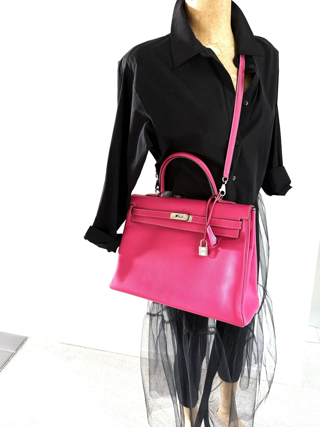 HERMÉS KELLY BAG 35 cm, Kollektion 2011, Epson Leder, Candy Kelly Rose, Hardware in Silber HERMÉS KELLY BAG 35 cm, Kollektion 2011, Epson Leder, Candy Kelly Rose, Hardware in Silber
