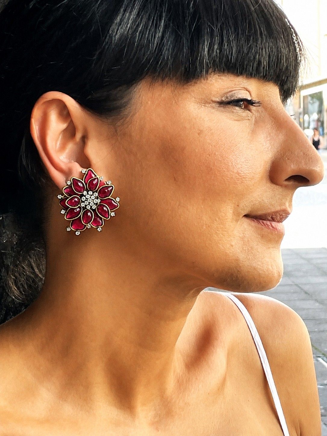 Vintage CHANEL Ohrclip, Made in France, rote Blüte, Gripoix , signiert 1970/80er Jahre Vintage CHANEL Ohrclip, Made in France, rote Blüte, Gripoix , signiert 1970/80er Jahre