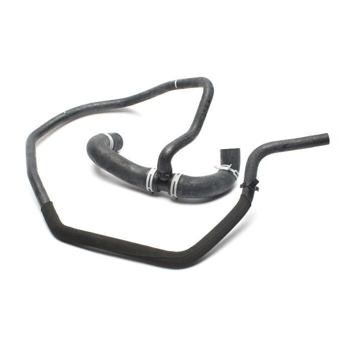 Manguito desde  bomba- termostato al vaso  Land Rover Defender TD5 . REF PCH117191