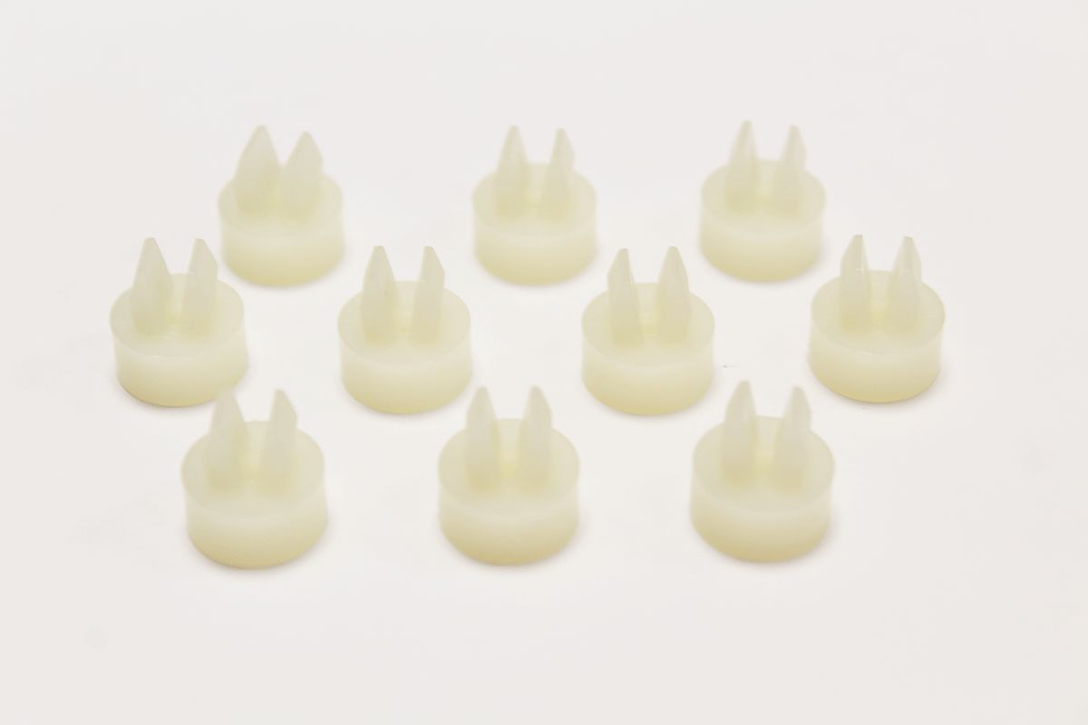 base para atornillar chapas laterales interiores  Range Rover Clasic   REF RTC3746