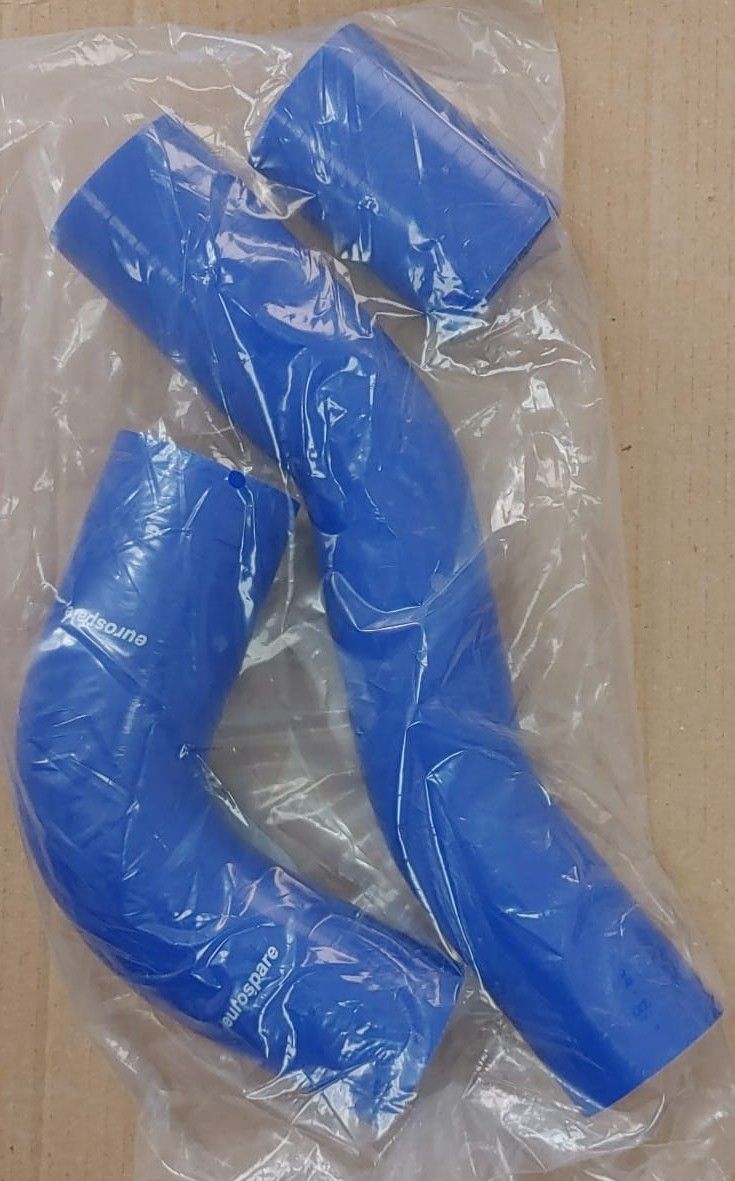 Kit de manguitos de silicona Azul para turbo Range Rover Classic, Land Rover Defender y Discovery 1 , modelo 300 TDI . Kit de manguitos de silicona Azul para turbo Range Rover Classic, Land Rover Defender y Discovery 1 , modelo 300 TDI .