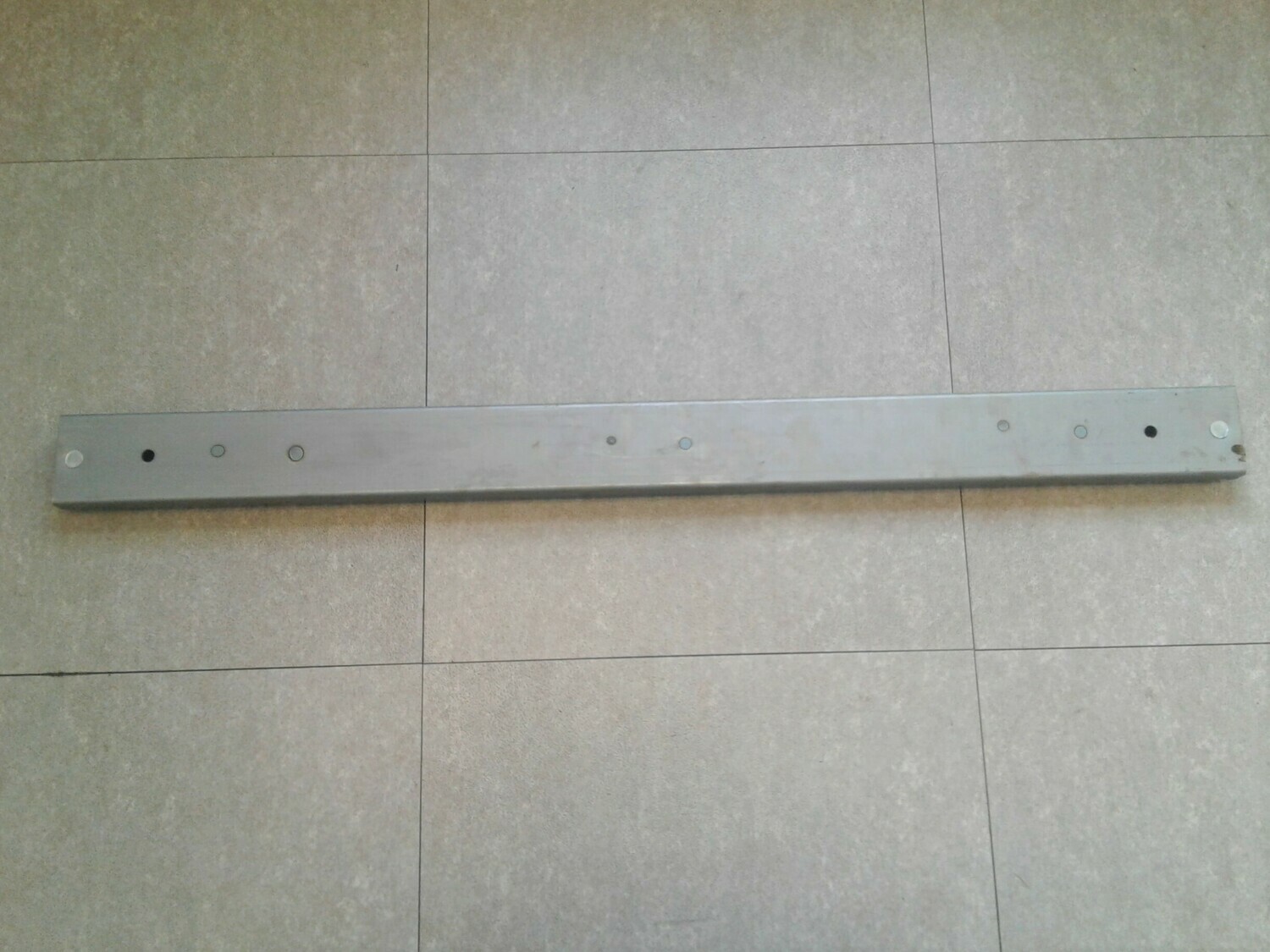 Chain Cross Bar