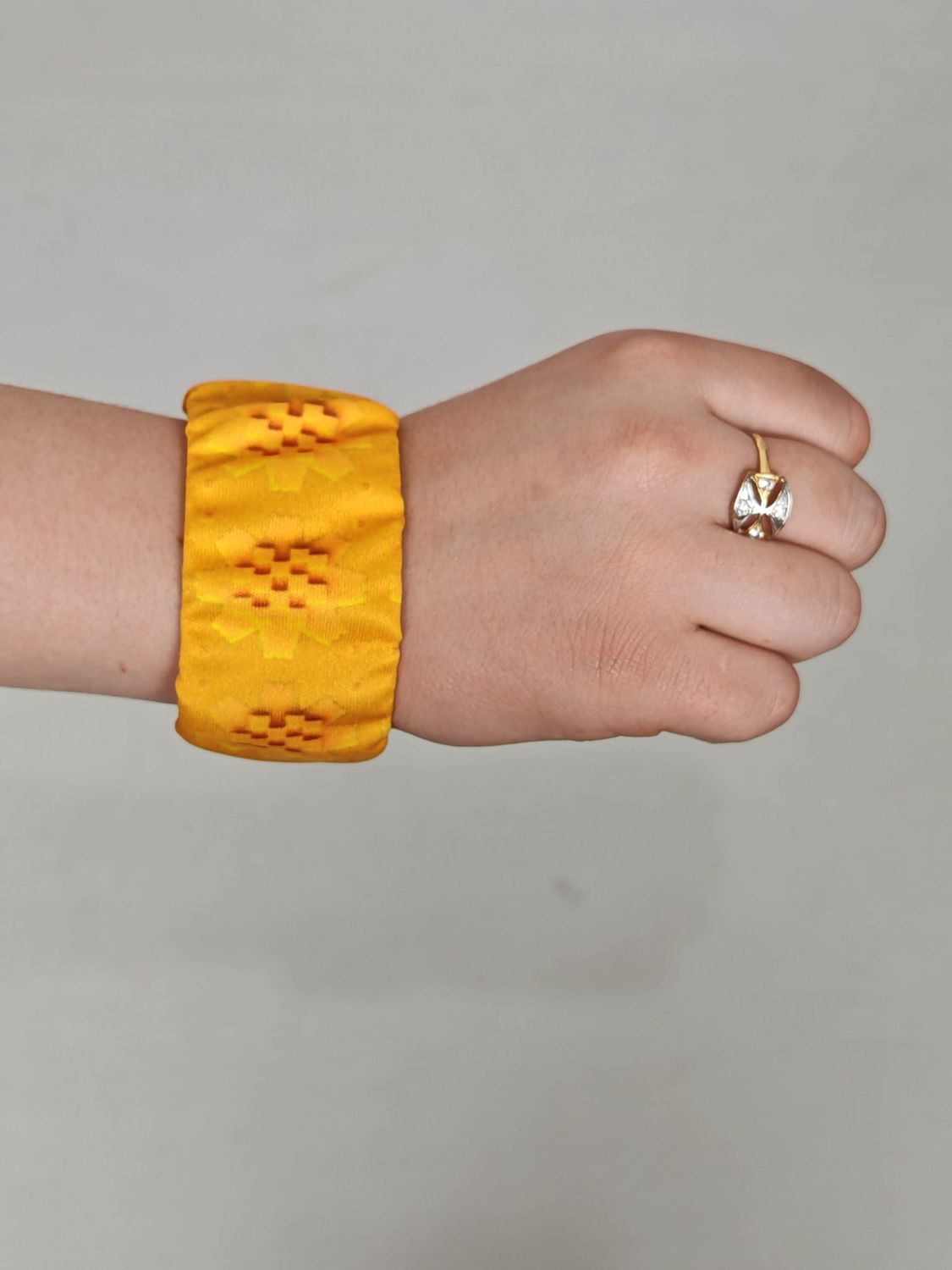 اسوار ورده العرفج اصفر غامج