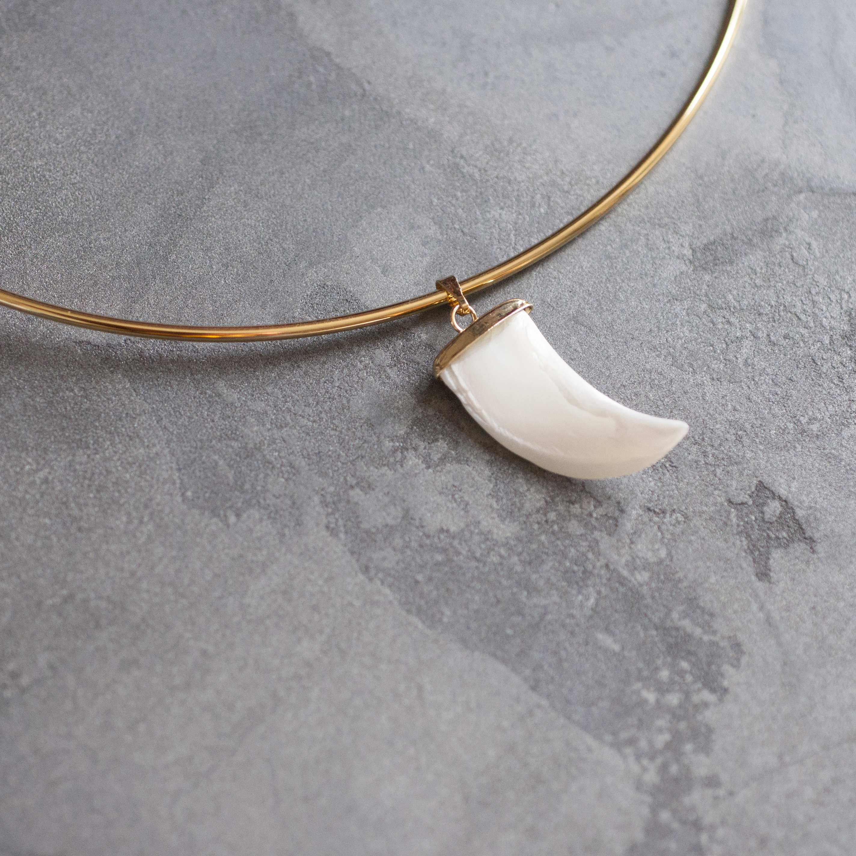 Collier Torque Kaana - Bijoux nacre Doré 16K Collier Torque Kaana - Bijoux nacre Doré 16K