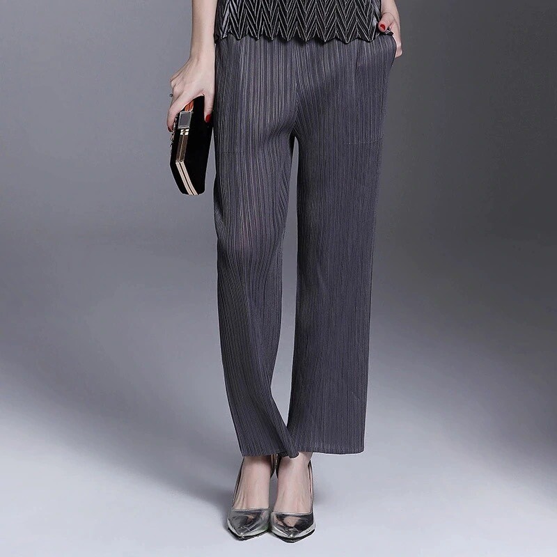 Relaxed straight leg pleated pant