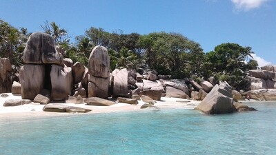 LA DIGUE : Sister with BBQ - Coco - Felicite, Snorkeling (full day) , Nevis Ernesta - Zico Boat Charter, PRICE: 120€, deposit: