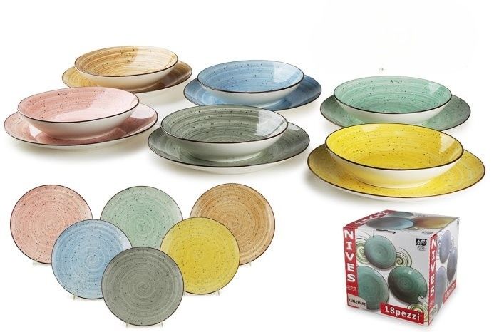 Set of 18 assorted Nives porcelain table plates for horeca use