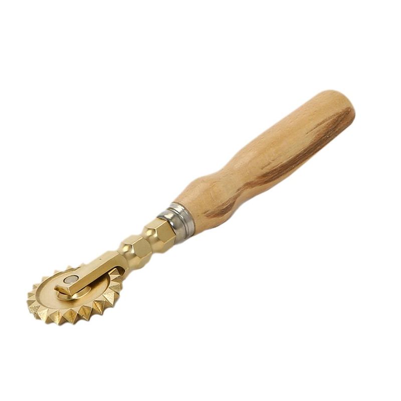 Rotella tagliapasta Valtromplina ottone con manico legno