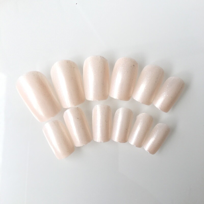 Show tips voor de nailart, beige shimmer, vierkant  48 st.