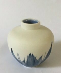 Small Porcelain Vase 10cm (approx)