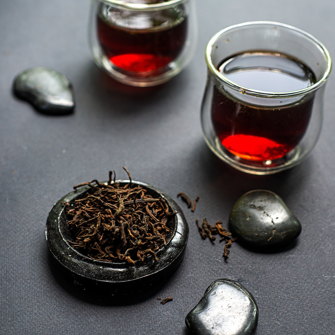 Хороший чай пуэр. Чайная Фактория пуэр. Ферментация пуэра. Земляной чай пуэр. Пуэр провинция Юньнань.