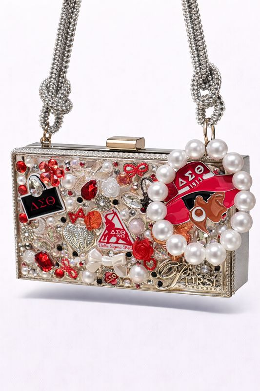 Delta Customizable Clutch