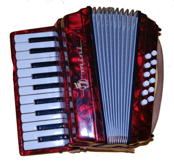 S/H 12 Bass Piano Accordion.