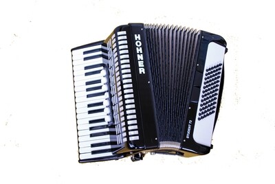 S/H Hohner Student 72 Bass Accordion