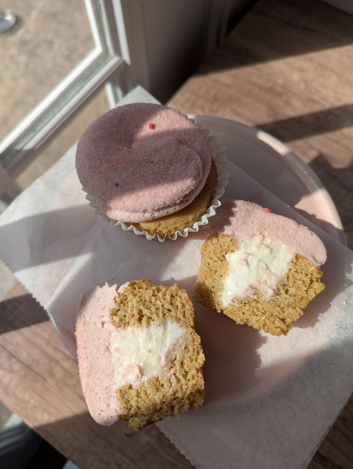 Strawberry Cheesecake Cupcakes (qty 4)