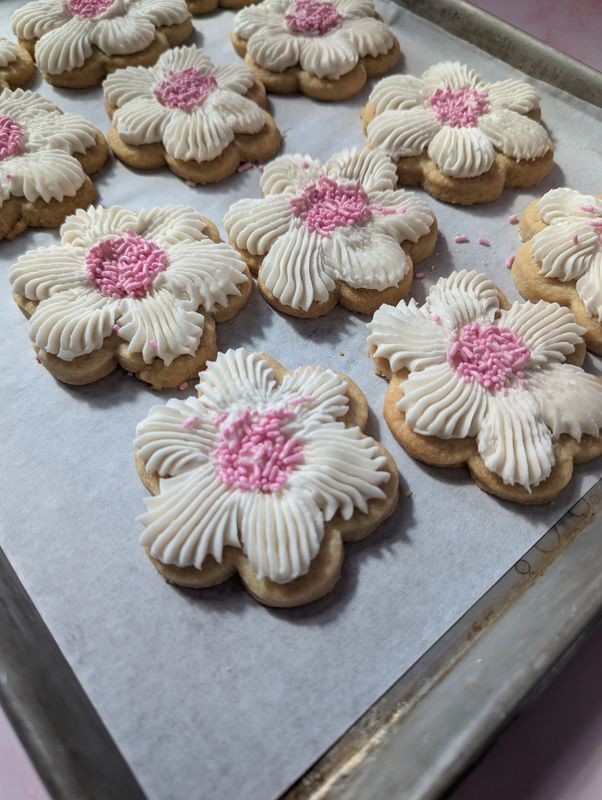 Flower sugar cookies (qty 4) (dye free) Flower sugar cookies (qty 4) (dye free)