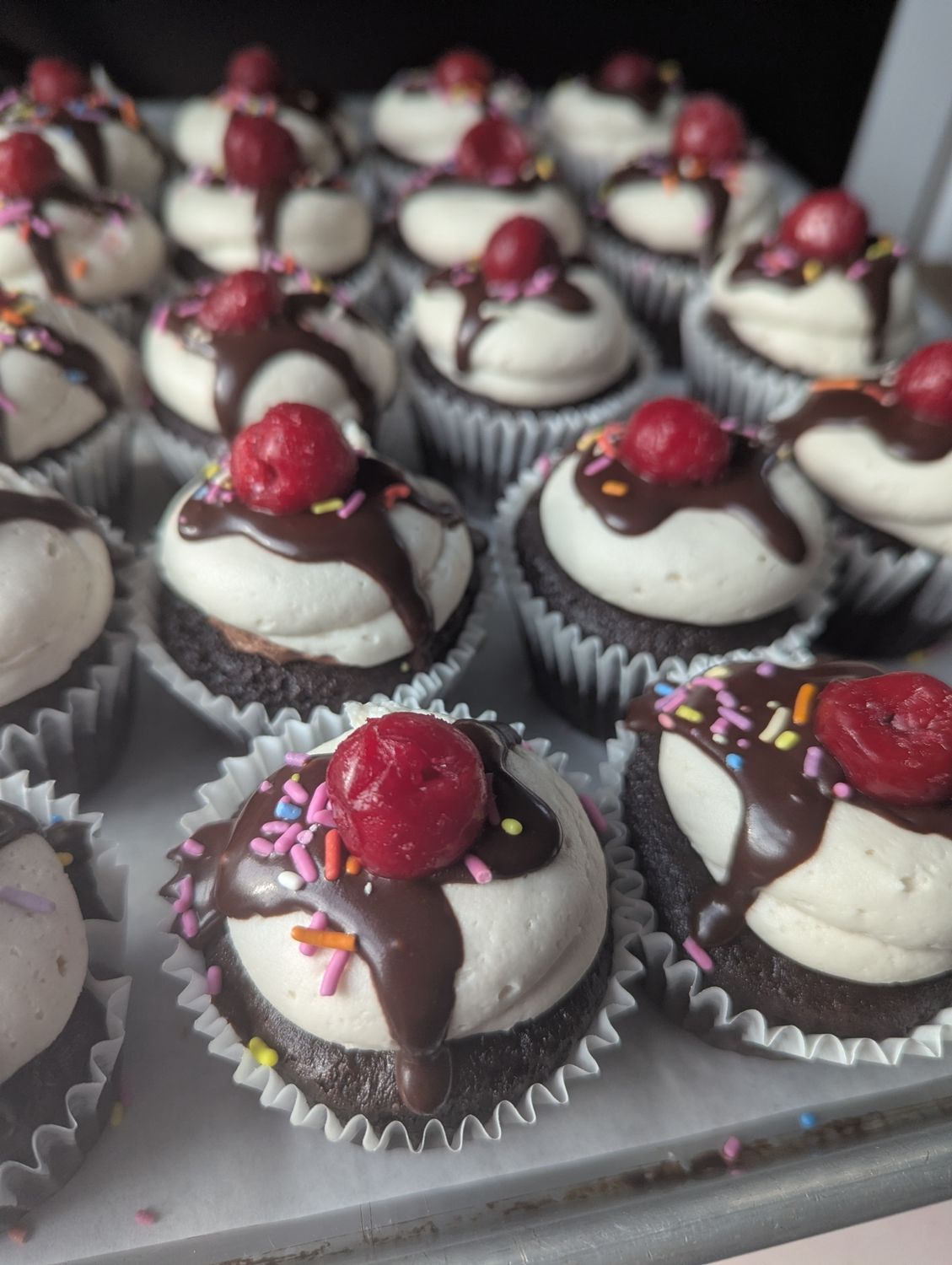 Fudge Sundae Cupcakes (qty 4)