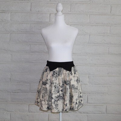 HOT TOPIC alice in wonderland skirt