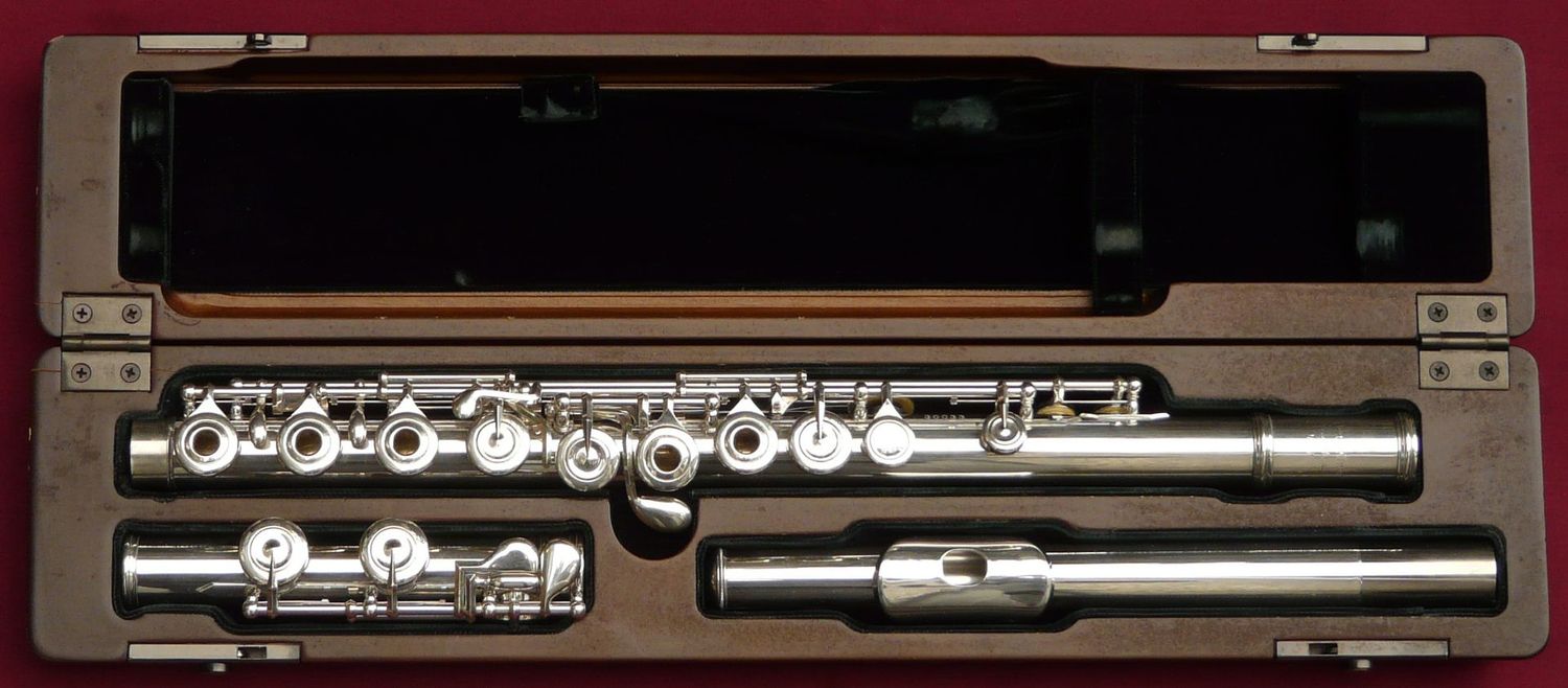 Pearl Maesta handmade flute