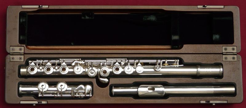 Pearl Maesta handmade flute