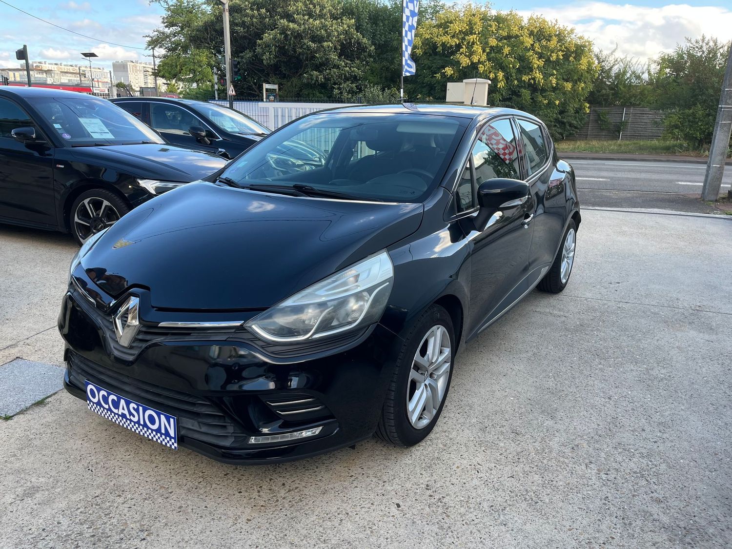 RENAULT CLIO 1.2i 16V - 75 IV Zen GARANTIE 12 MOIS