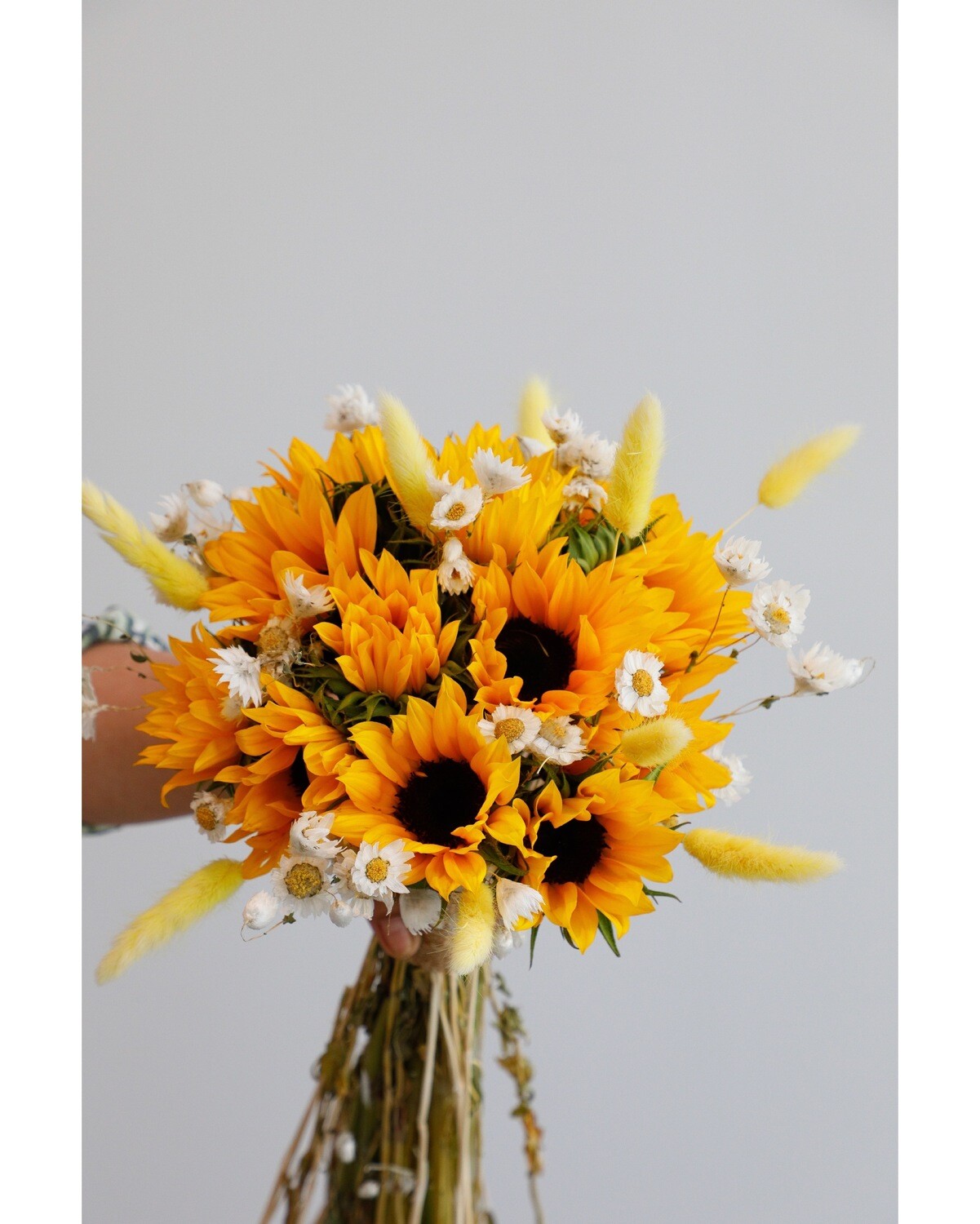 Elegant sun flowers hand bouquet