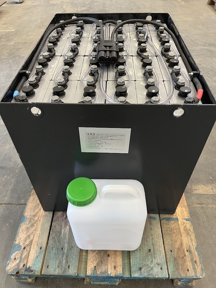 Batterie chariot TOYOTA 8FBEKT16 en Rhône-Alpes  (48V-625Ah)