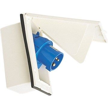 TOMA 240V RECTANGULAR BLANCA
