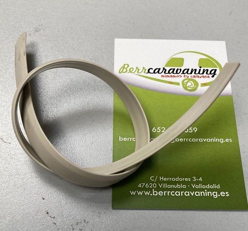 PERFIL CUBRE TORNILLO 13mm MARFIL PLANO