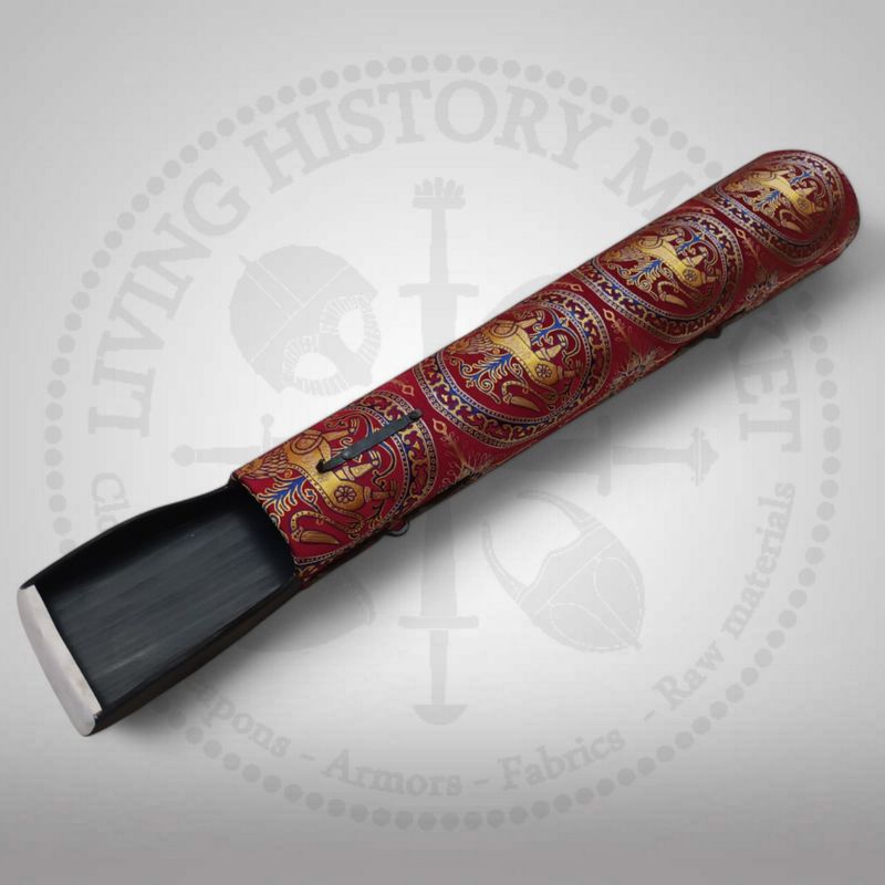 Special quiver with silk brocade covering