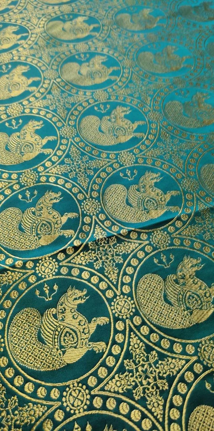 Green senmurv Silk - 7/10 century Gold & green
