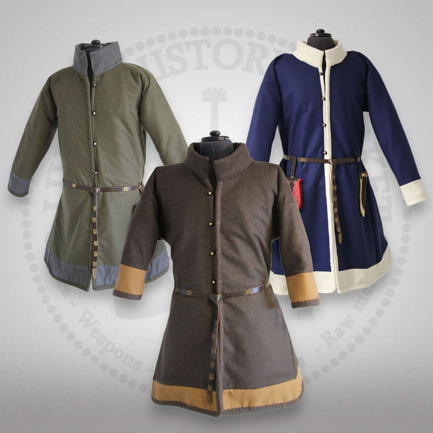 Simple battle caftan with bottom & wrists stripes & high padded collar