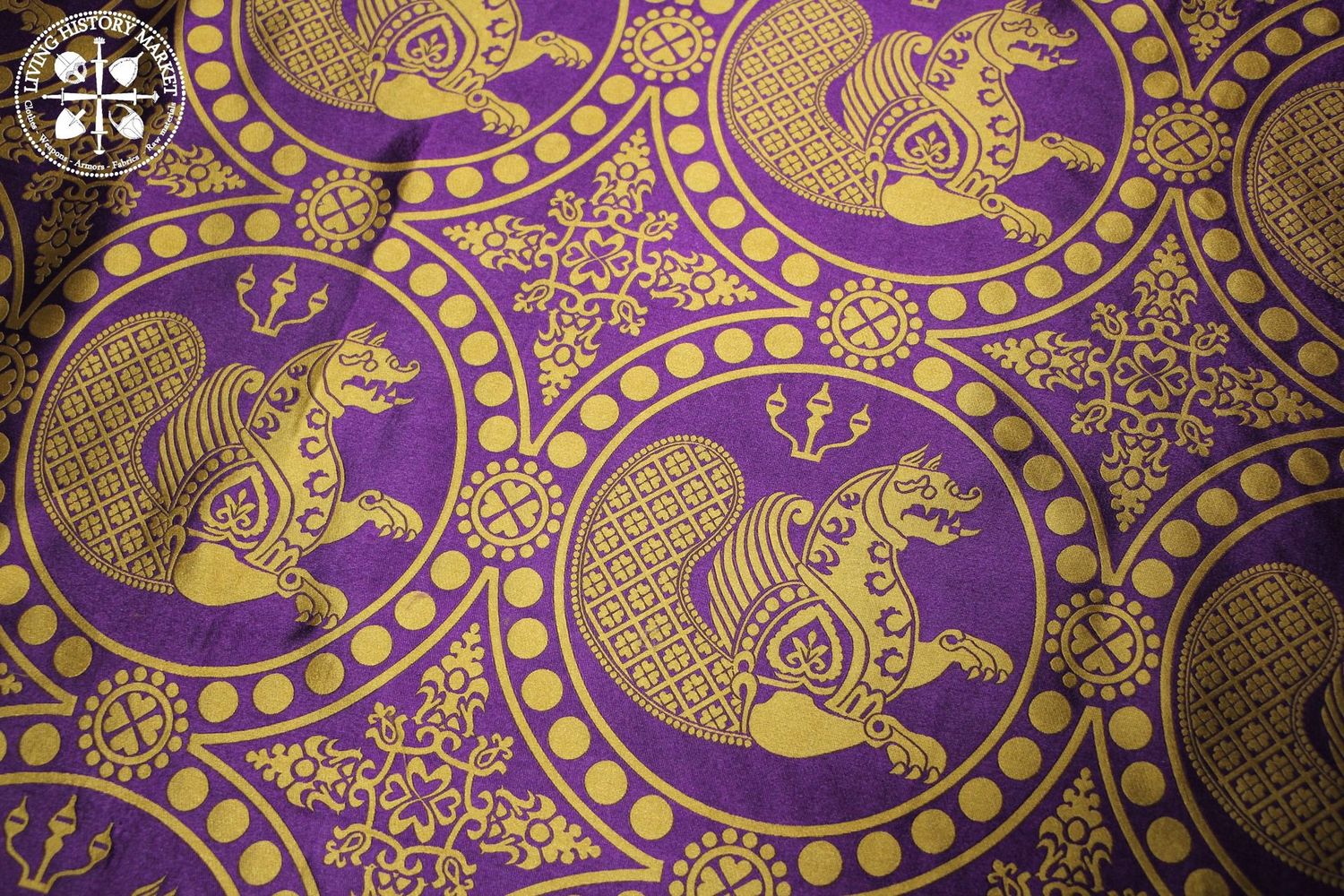 100% silk - Senmurv silk brocade - 7/10 century