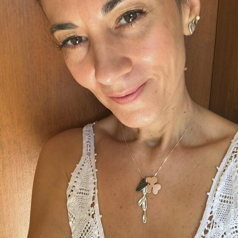 Colar com trevo, peixinhos e taioba