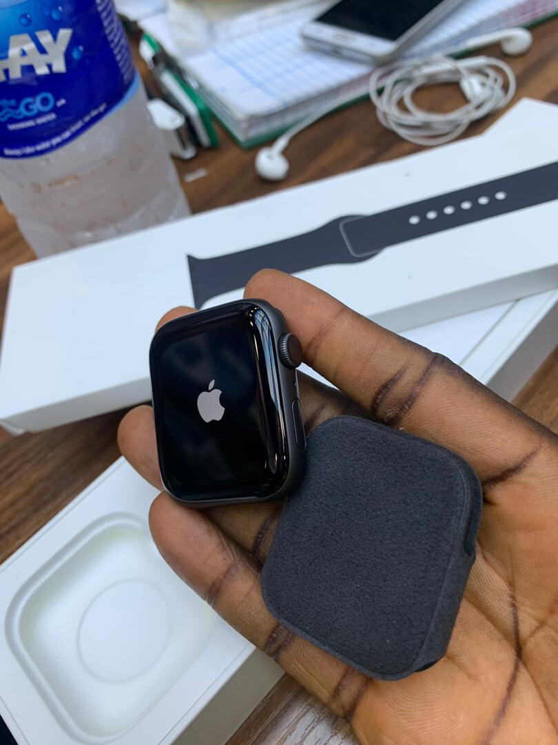 Open Box New Series 4 44mm GPS and Cellular