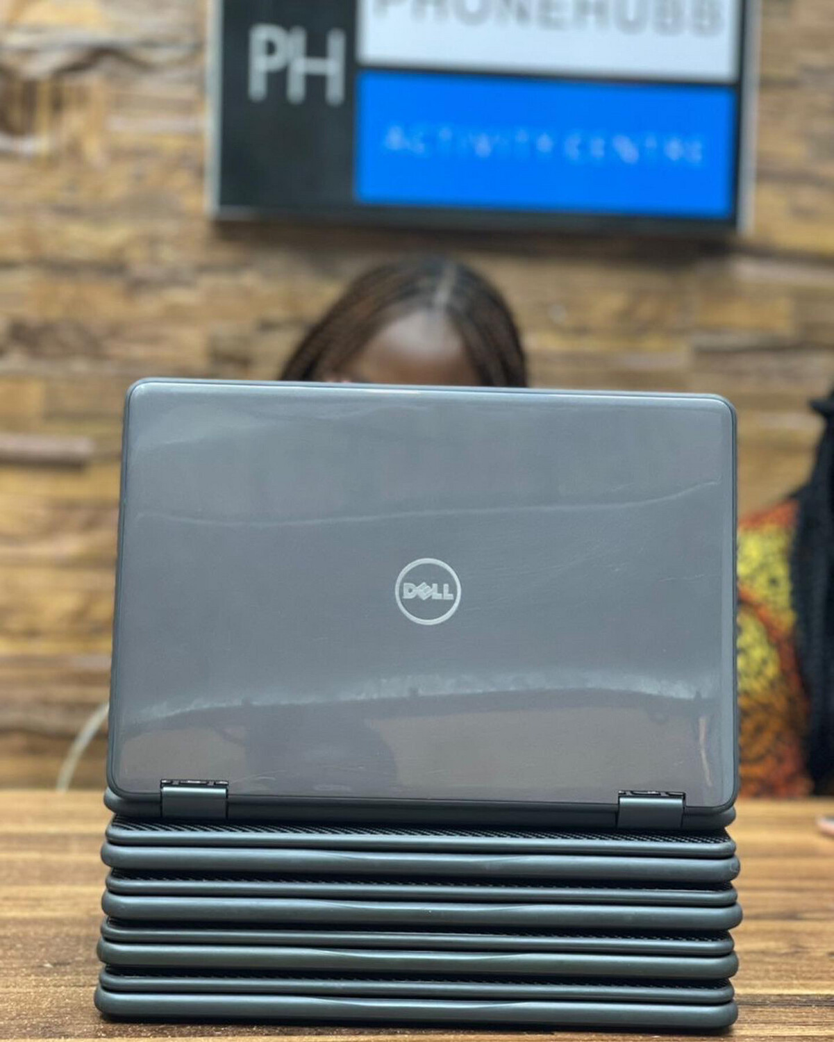 Dell 3189 Intel Pentium 4gb 256GB SSD, X360 , Touchscreen, Front and Back Webcam, front &amp; back webcam