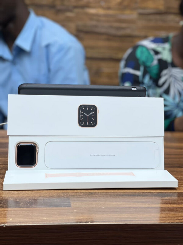 Open Box Apple Watch Series 6 40mm GPS only