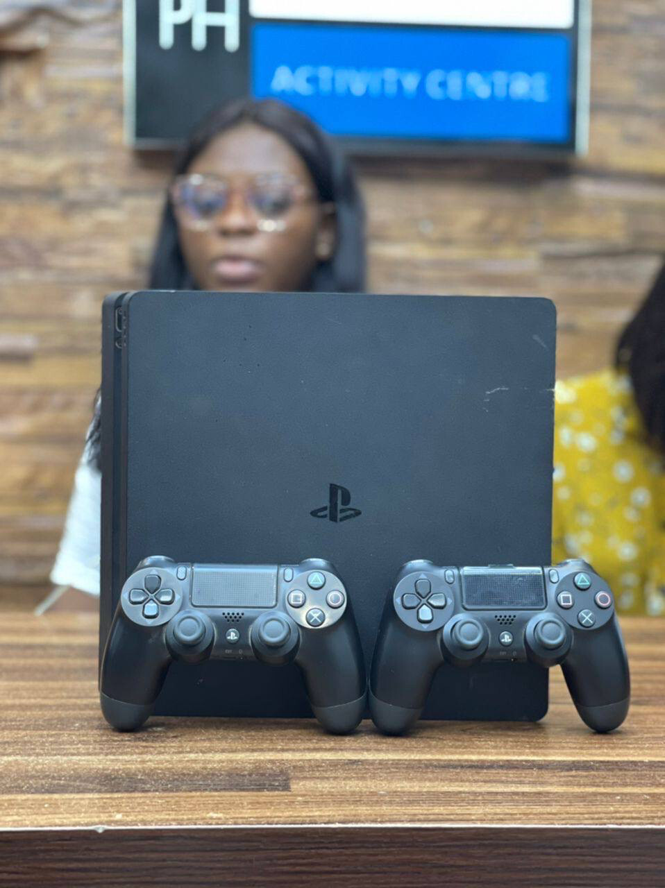 Premium Used Play Station 4 500GB Slim with two pads and Fifa 20