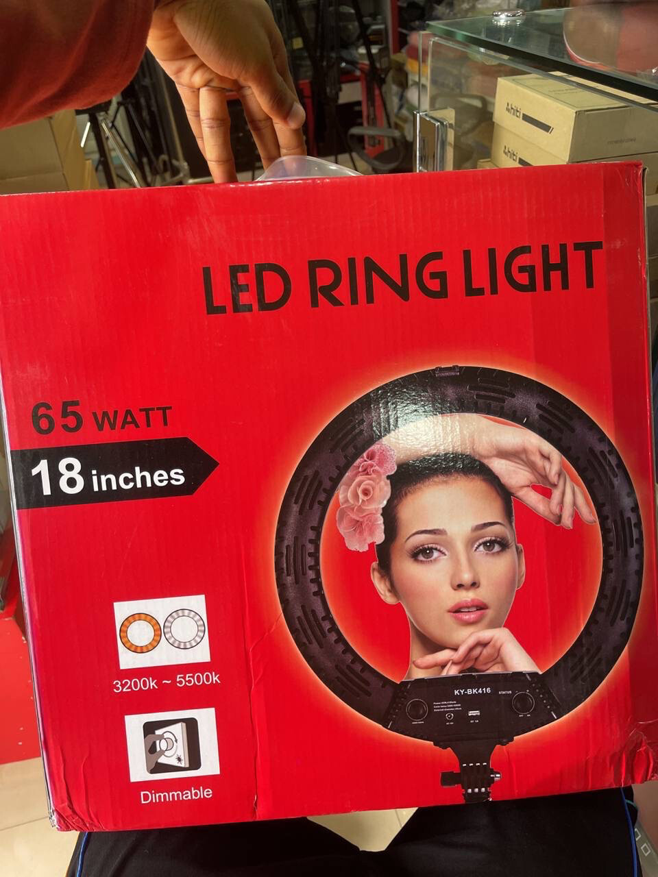 LED RING-LIGHT 18” 65W 
Dimmable Lights